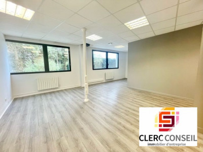 Immobilier professionnel Location Mont-Saint-Aignan  100m² 1100€