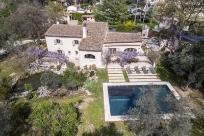 MOUGINS / MOUANS-SARTOUX - Belle Villa Provençale dans un domaine fermé