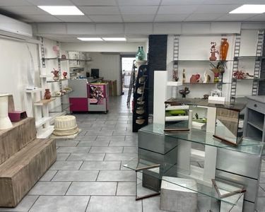 Fleuriste 100 m² Fargues-Saint-Hilaire 