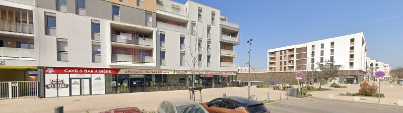 Dpt Rhône (69), à louer SATHONAY CAMP Local commercial de 290m2 environ emplacement N°1 sur la pl