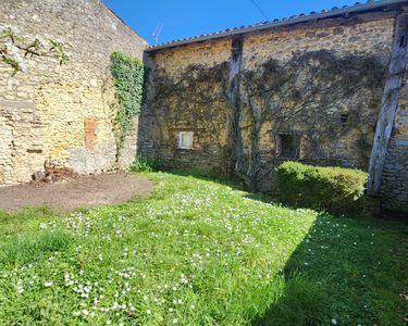 Grange aménageable 90m² coeur du bourg