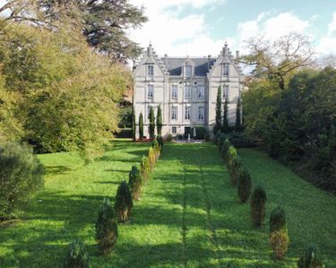 Château 20 pièces 850 m²