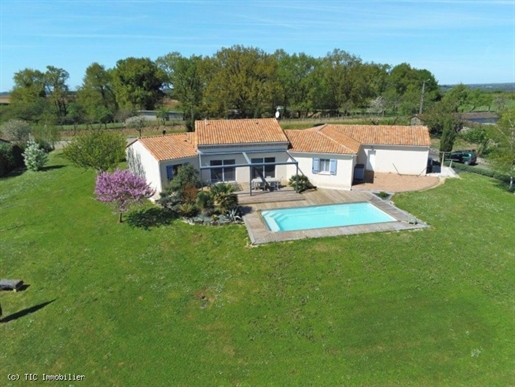 Superbe Pavillon de Plain-Pied avec de Belles Vues et Piscine