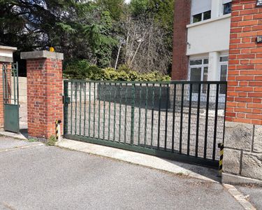 Place de parking sécurisée proche gare de Clermont 45 euros