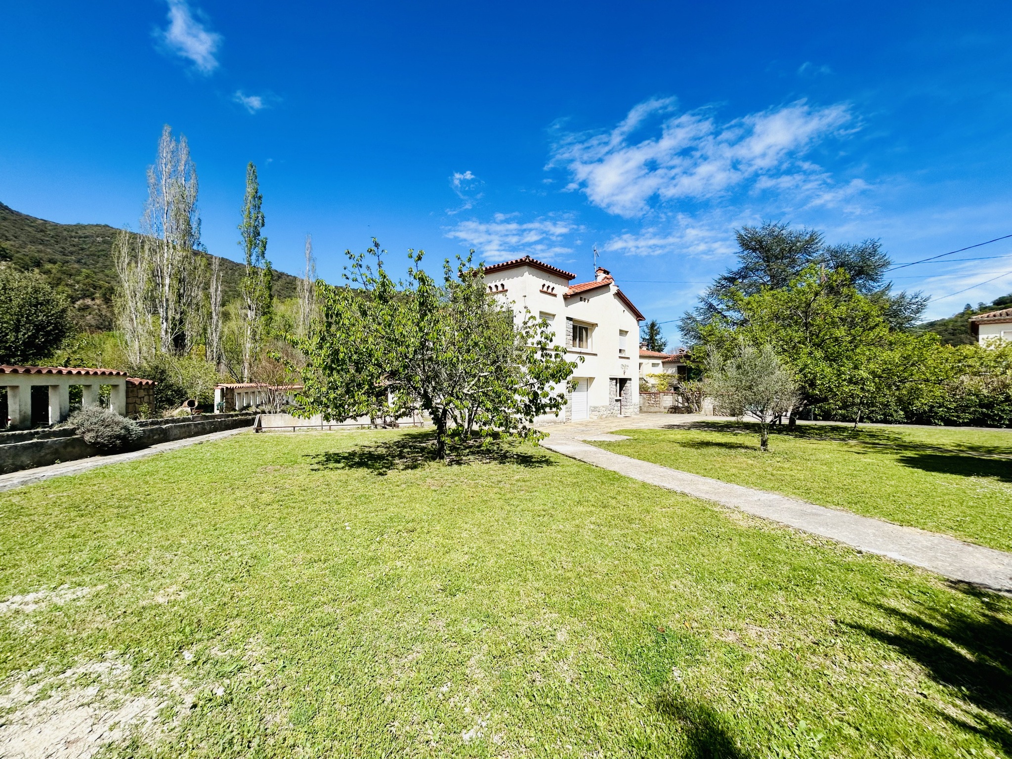 PYRÉNNÉES ORIENTALES - MAISON 4 FACES DE TYPE F5 