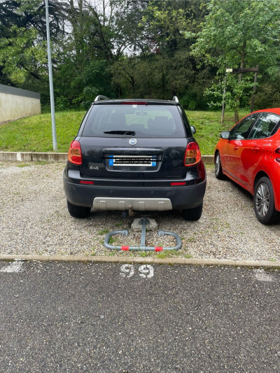 Parking - Garage Location Écully  11m² 88€