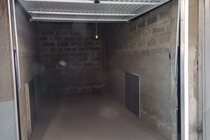 Garage fermé en sous-sol 