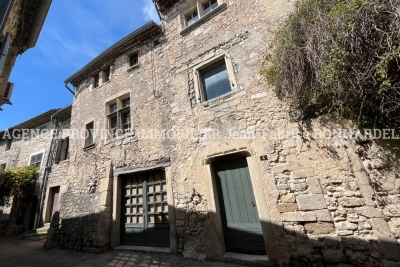 Maison de village en pierre authentique