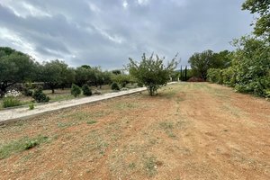 Terrain plat de 489 m² avec piscine et clôturé