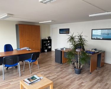 GUIDEL Place de la Poste, Local professionnel 70m²