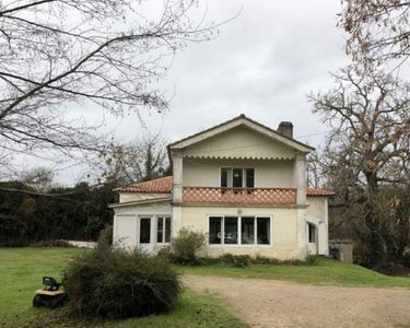 Maison ancienne, sur Reignac 16360