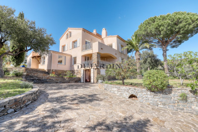 EXCLUSIVITE : VILLA A BORMES LES MIMOSAS AVEC VUE MER