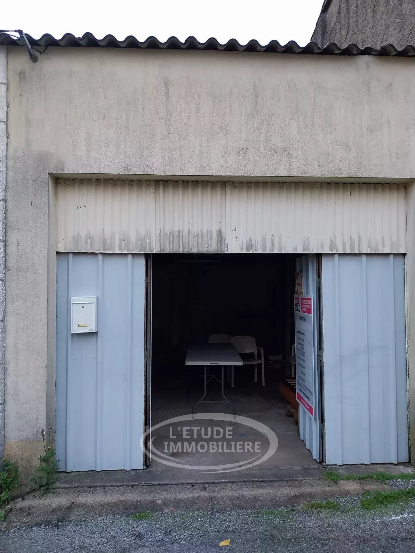 LE PELLERIN BOURG : garage 30 m² + grenier transf