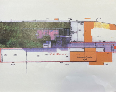 Terrain 692 m²