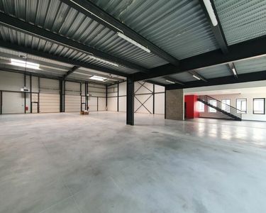 Local d'activité 315 m² 