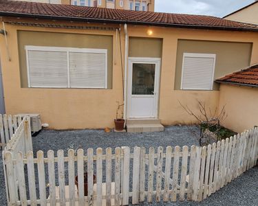 T2 f2 maison en fond de cour 45m2 avec cours d environ 40m2