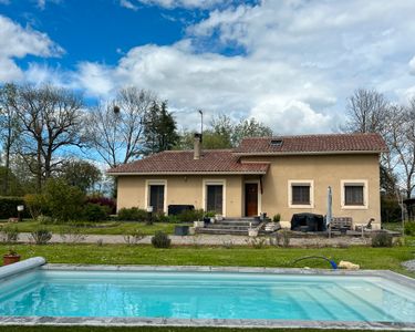 à vendre maison dans village tranquille