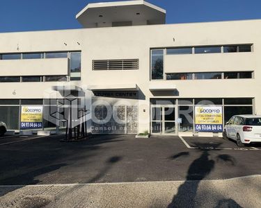 Local commercial 1 207 m²