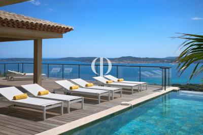 Luxueuse villa dominant la baie de Saint-Tropez 