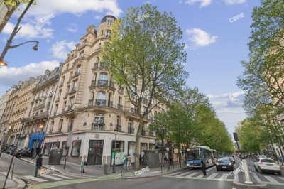 Immobilier professionnel Location Paris 18e Arrondissement  1734m² 93980€