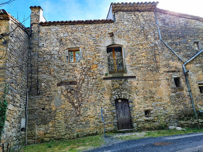 Maison de hameau (gîte) rénovée (quelques finitions à faire) au calme absolu avec terrasse et 29