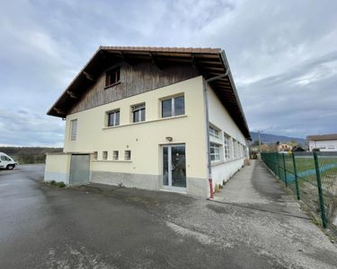 Local commercial 890 m²