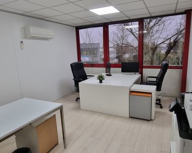 Bureau 25m² Clim + Equipement + Parking + Ménage Lormont ZFU