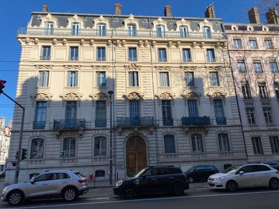 LOCATION APPARTEMENT STANDING LYON 6° 