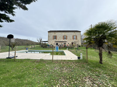 Maison 8 chambres, piscine et terrain de 7060 m2