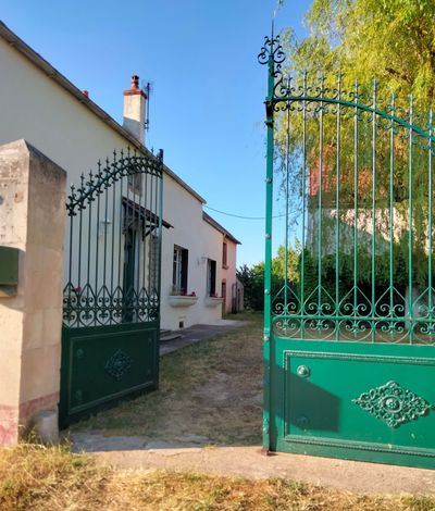 Vends Bel ancien corps de ferme tout proche de Semur en Auxois (Côte d'Or) - 7 chambres, 250m², Mi