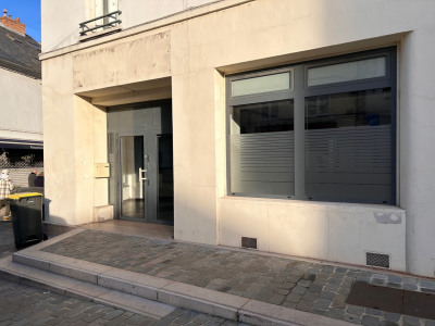 Local commercial 143 m²