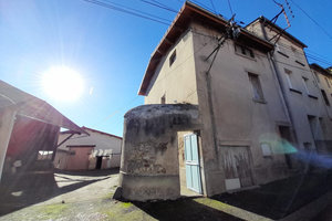 LEZOUX CENTRE BOURG / Proche toutes commodités ensemble immobilier à fort potentiel !