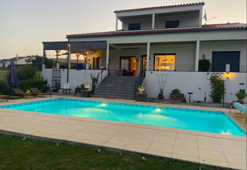 Grande villa moderne avec piscine privée chauffée proche de Mirepoix, Occitanie