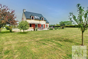 Maison individuelle, 5 chambres, bureau, garages, grand terrain, vie de plain pied possible