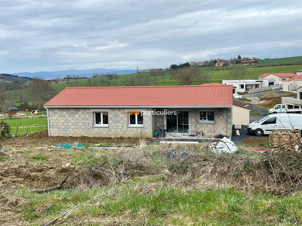 Maison neuve Eglise neuve prés de Billom