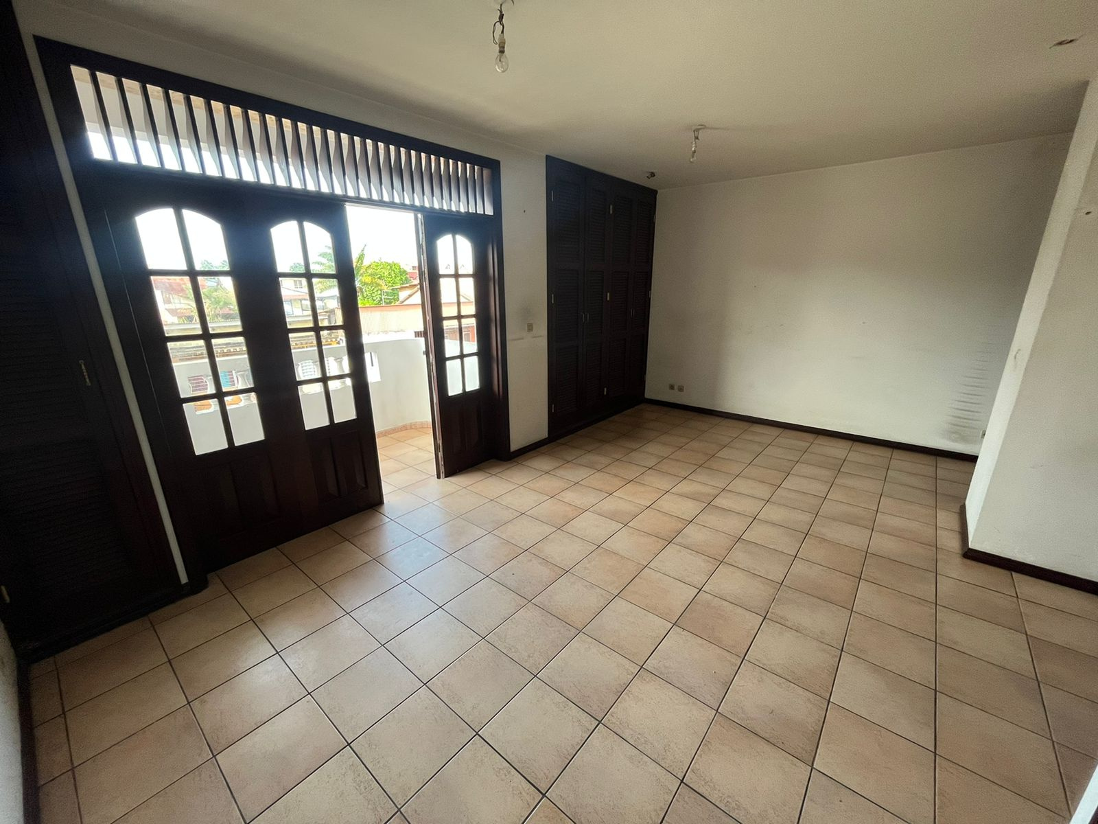 Studio 25m2  avec balcon au centre-ville de Cayenne - rue l'