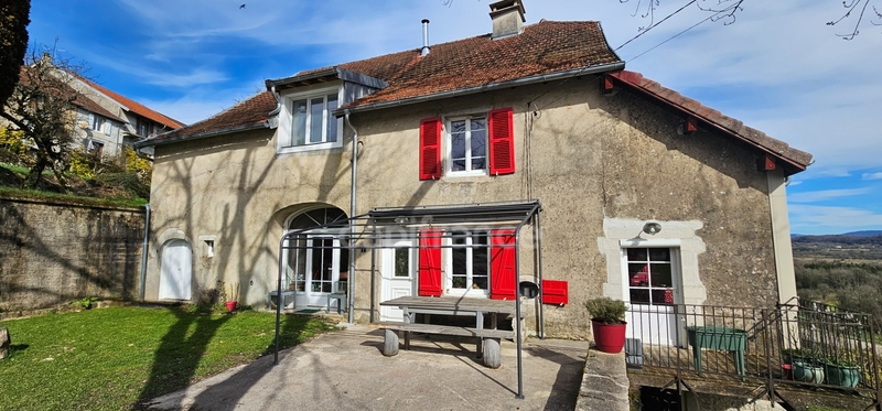 Dpt Jura (39), à vendre maison de caractère en pierre