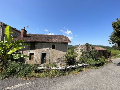 Proche Cahors, ensemble en pierre à rénover entièr