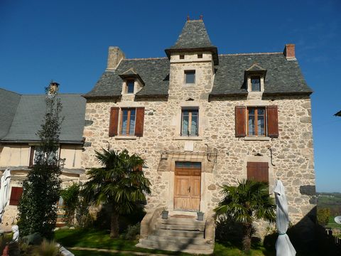 Maison de caractère en pierre avec dépendances - 1