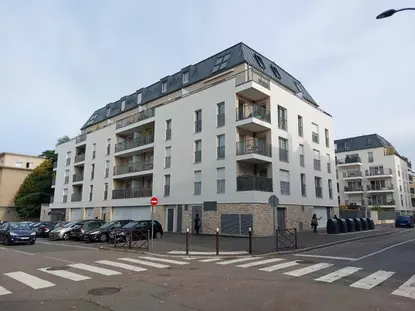 Immobilier professionnel Location Poissy  170m² 3334€