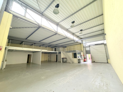 Local commercial 370 m²