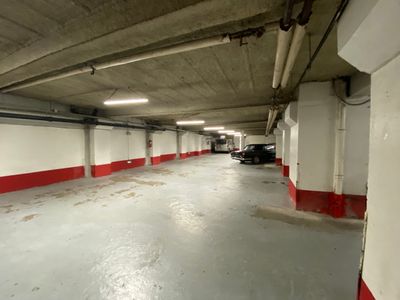 Loue espace de parking (1400m²) sur les Champs Élysées - Paris 8ème