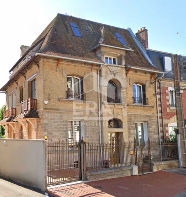 Maison 11 pièces 357 m² 