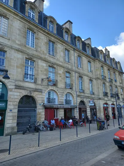 A vendre Bordeaux immeuble vide entier 