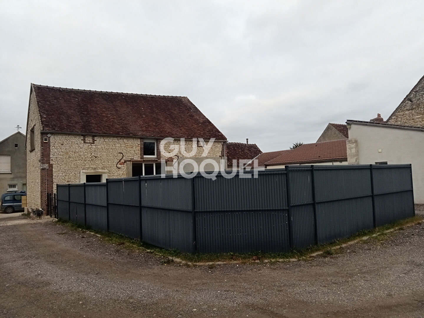 MAISON 15 KMS NORD AUXERRE F4 98 M2