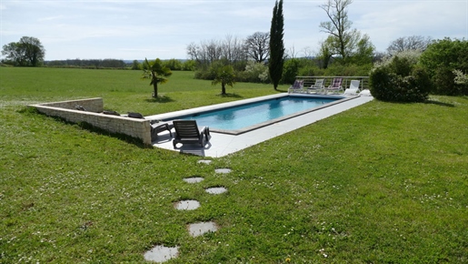 Maison en pierre rénovée , 6 pièces, piscine, secteur Gramat. 