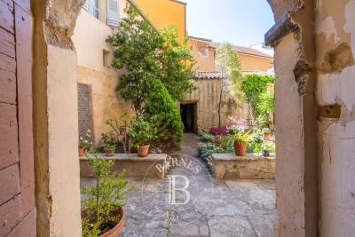 AIX-EN-PROVENCE - CENTRE VILLE - APPARTEMENT - 3 CHAMBRES - JARDIN