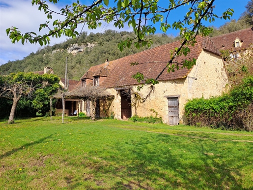 Maison en pierres avec grange et terrain