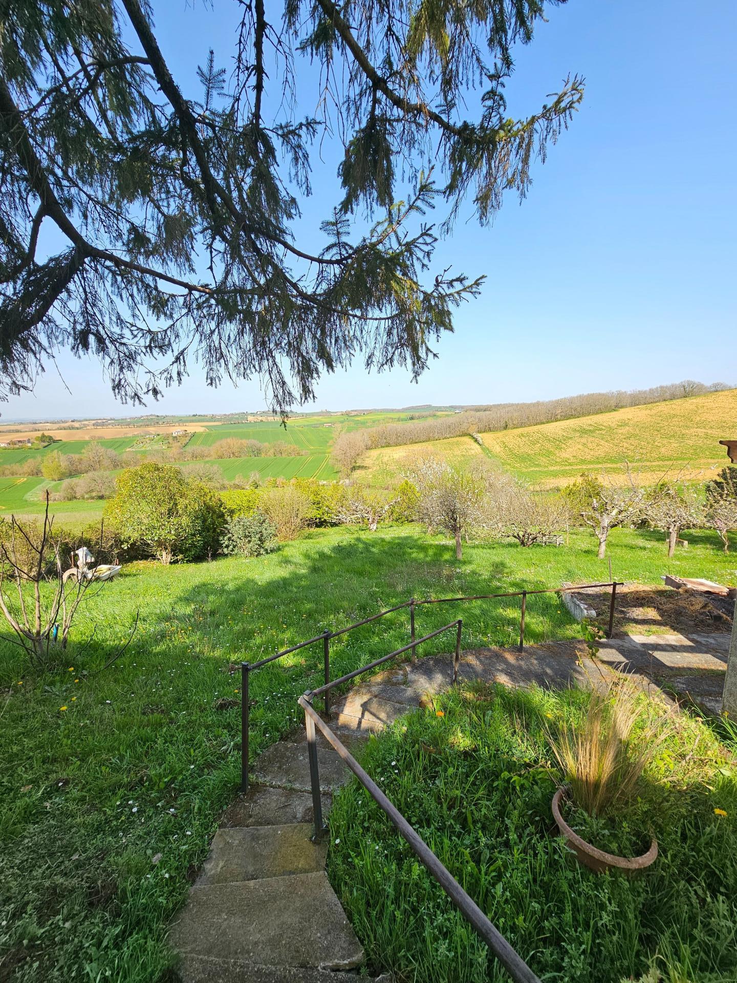 MAISON AVEC BEAU TERRAIN A EMPEAUX - 31470