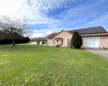 Magnifique maison de plain pied avec piscine sur grand terrain 144m2 6 pièces